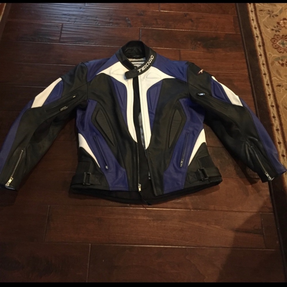 This a Motorcycle jacket for riding a sport bike